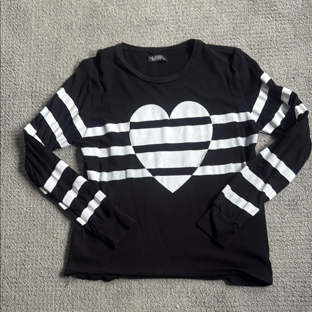 Lauren Moshi graphic tee size xsmall… 🤍🖤